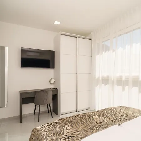 Anki Villa *