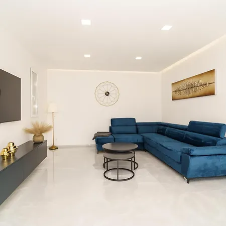 Anki Villa *