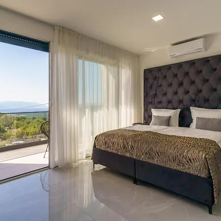 Anki Villa *